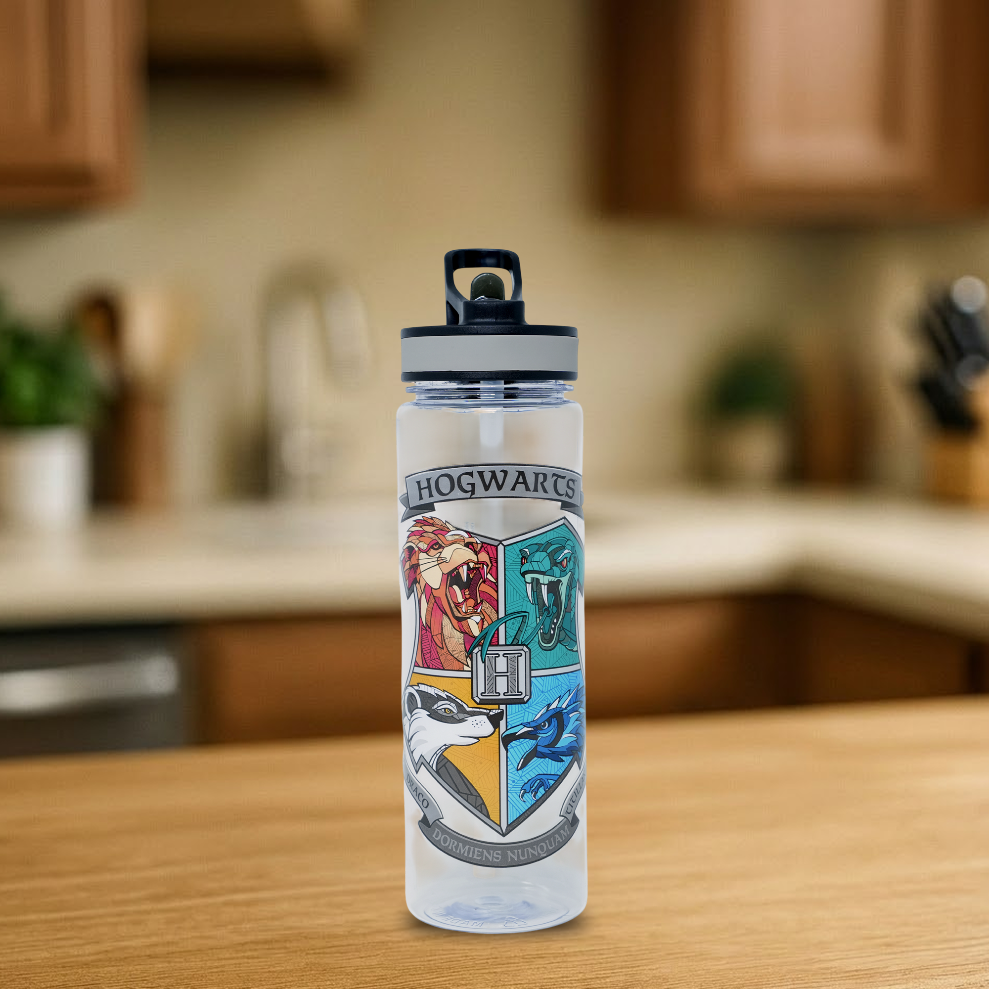 HARRY POTTER Wizard Crest Sipper Bottle – Leakproof Water Bottle for Kids & School