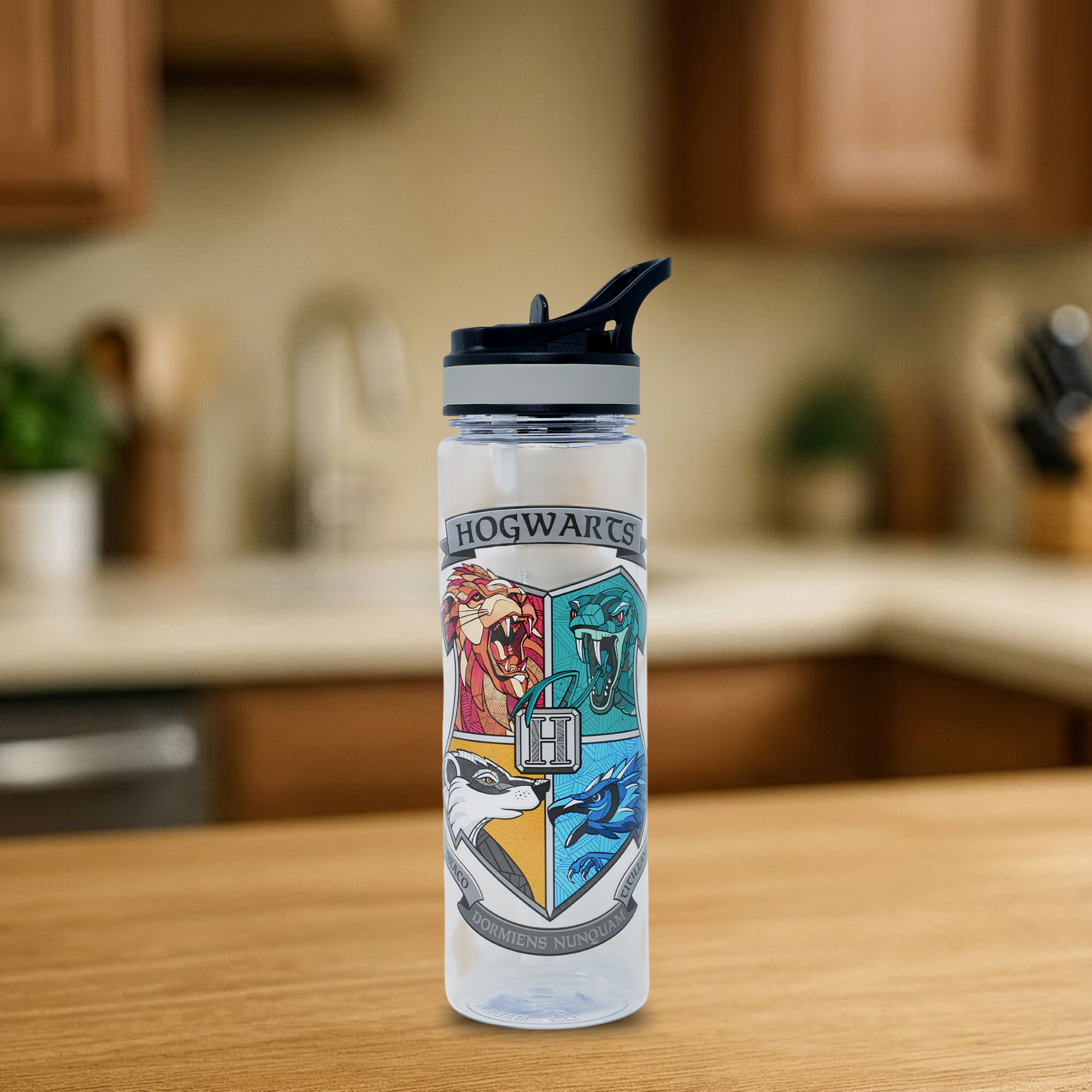 HARRY POTTER Wizard Crest Sipper Bottle – Leakproof Water Bottle for Kids & School