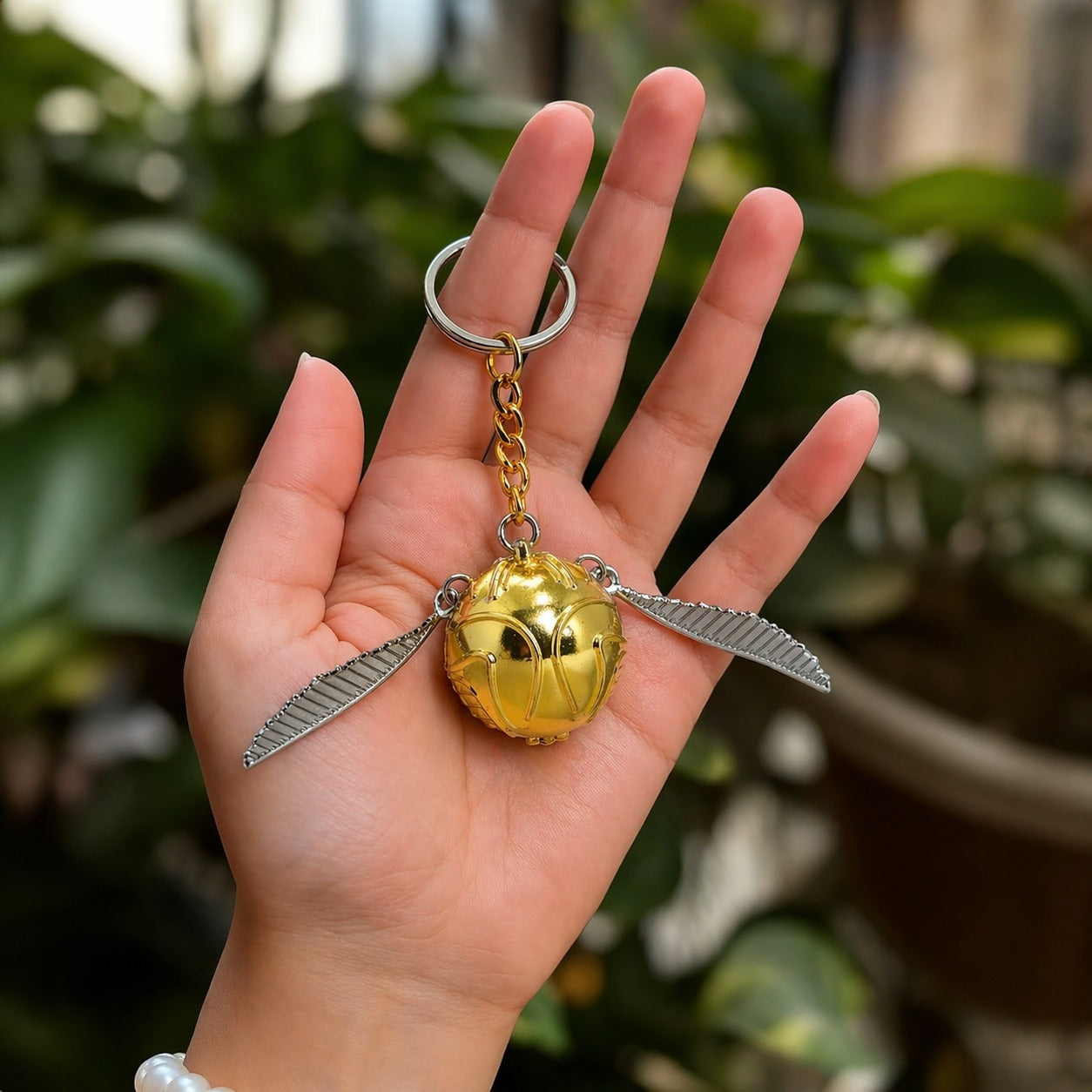 HARRY POTTER Flying Snitch Locket Keyring – Golden Winged Charm Pendant